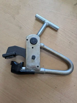Truck Tyre Mounting Clamp